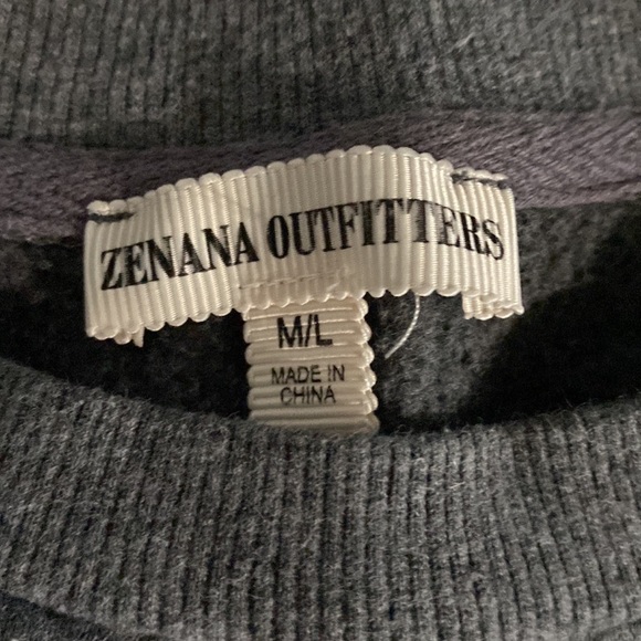 M/L pull over, only worn a few times! Has pockets! - Picture 2 of 2